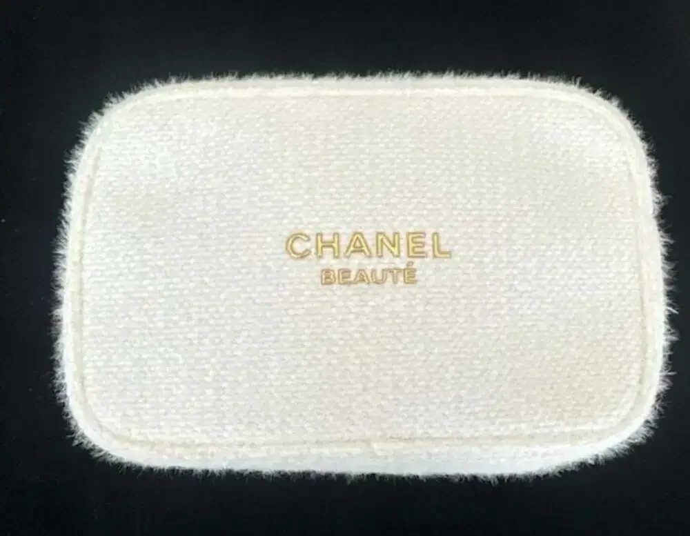 Chanel Beauté Holiday 2024 Limited Edition White Tweed Cosmetic Pouch
